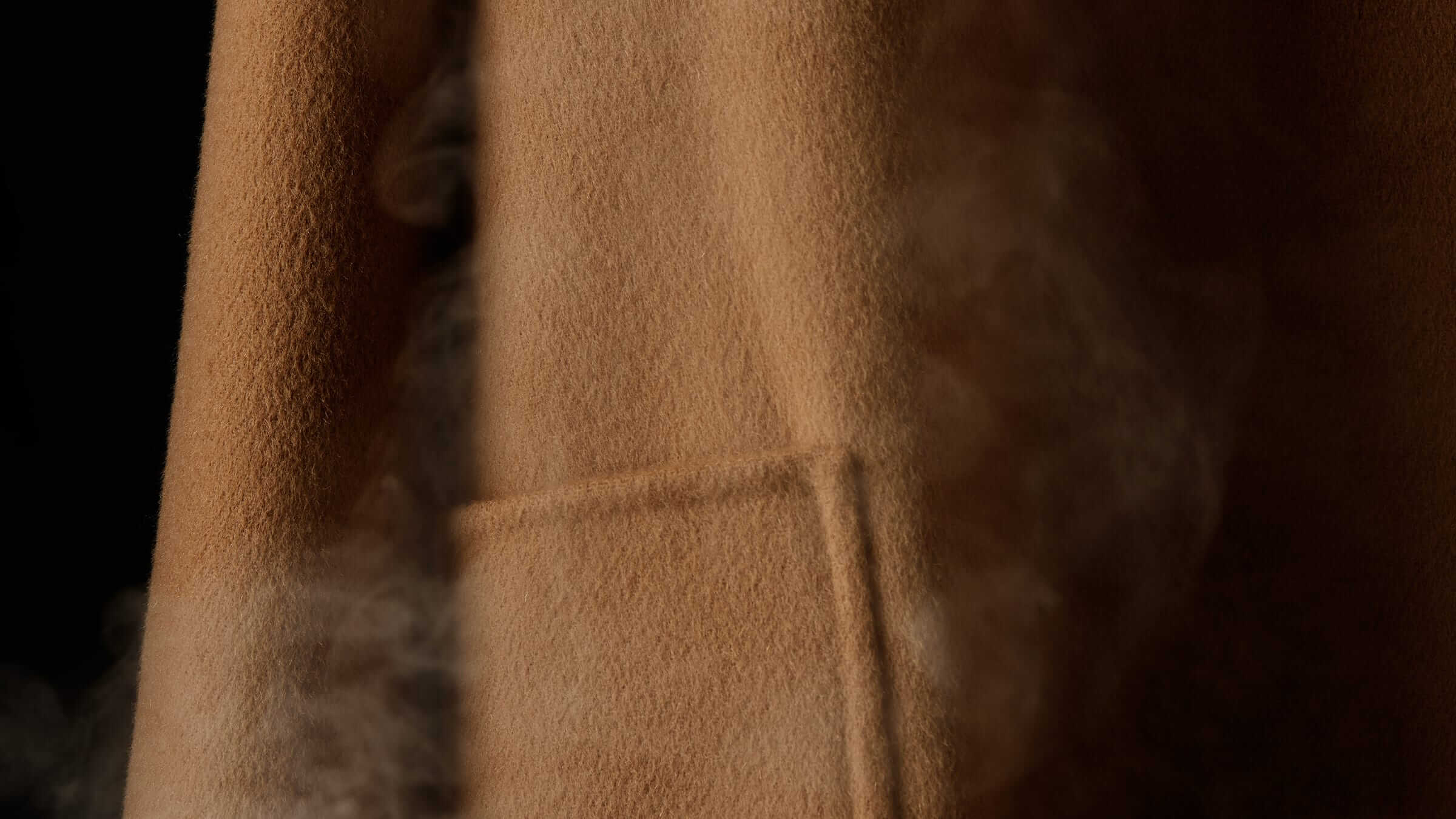 Camel wool coat with steam